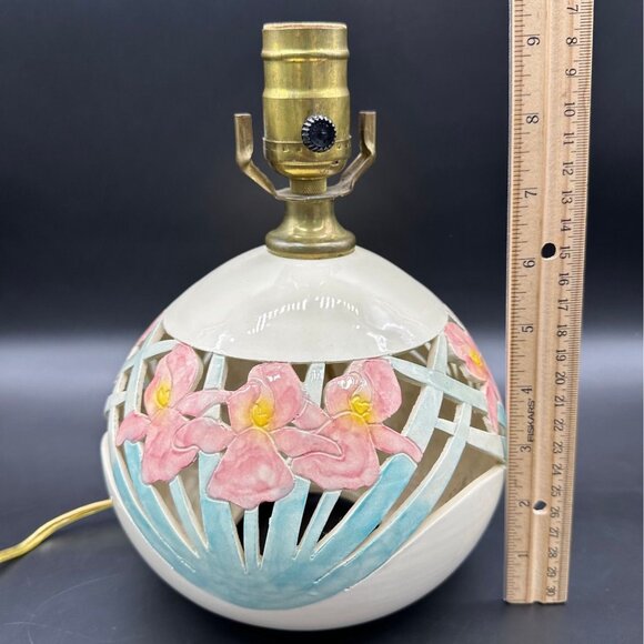 Vintage Art Pottery Lamp Pink Iris Flowers David Nelson Cut Out Floral Cottage - Picture 9 of 10